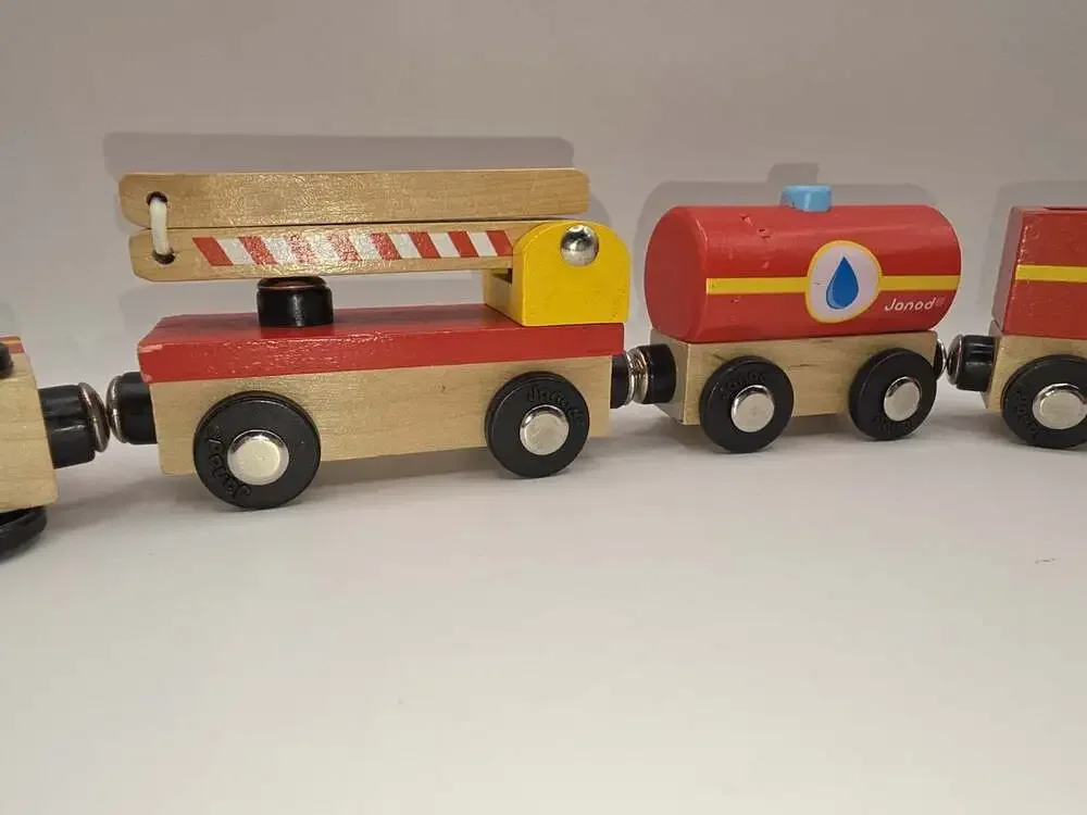 🔥Janod Wooden Firefighter Train Cars Set Magnetic